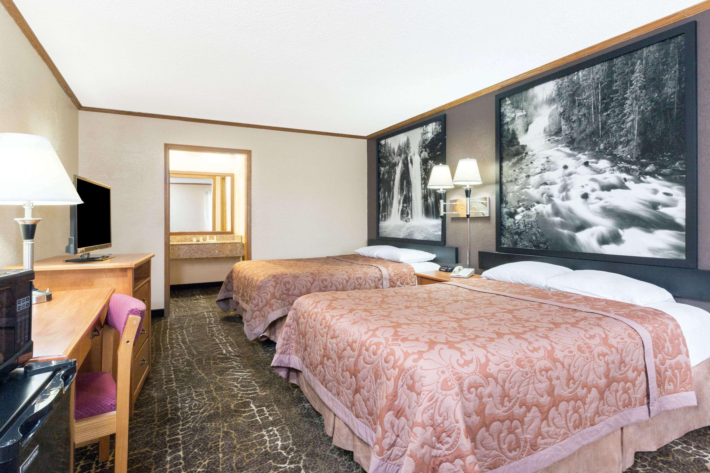 Super 8 By Wyndham Kansas City Airport North מראה חיצוני תמונה
