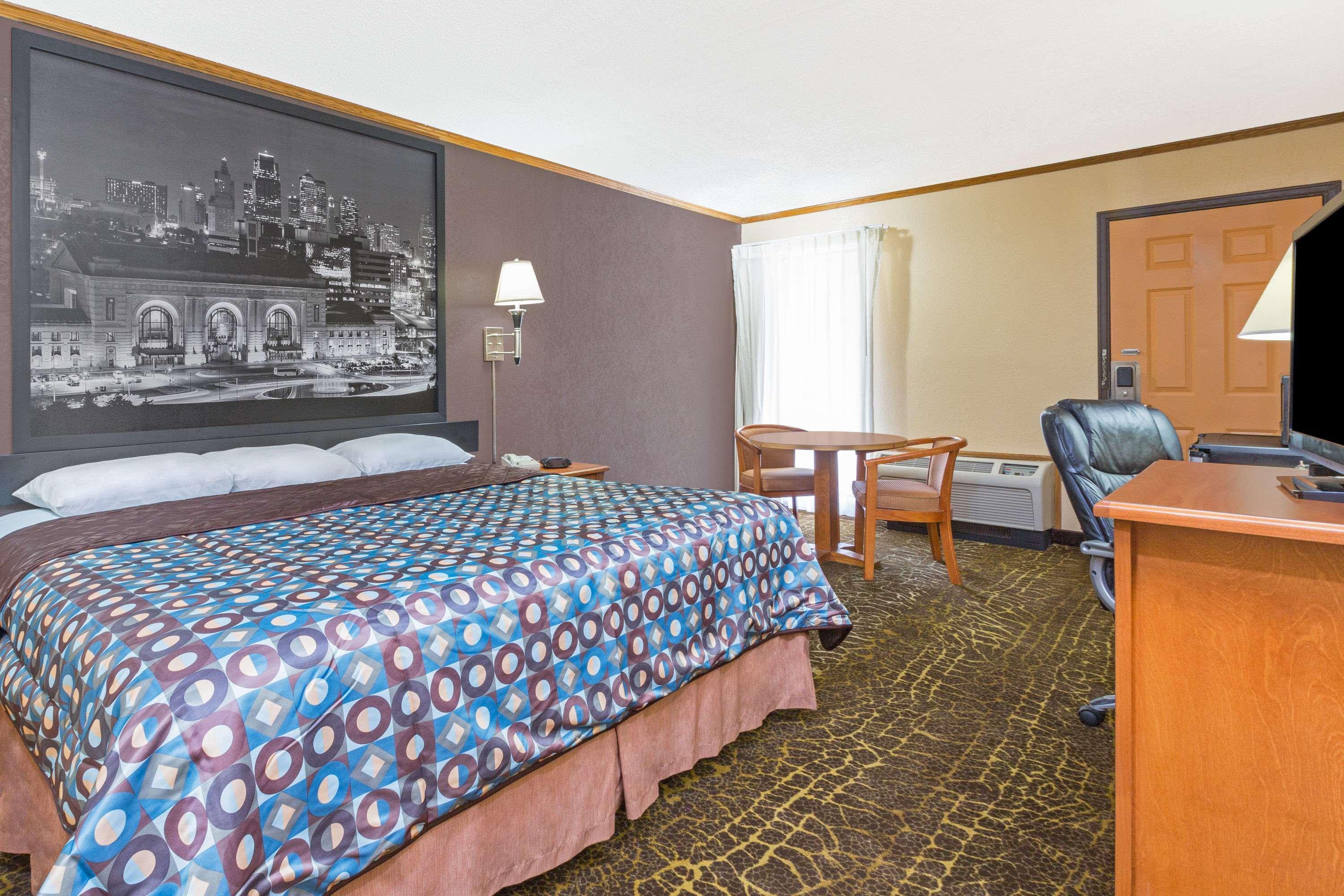Super 8 By Wyndham Kansas City Airport North מראה חיצוני תמונה