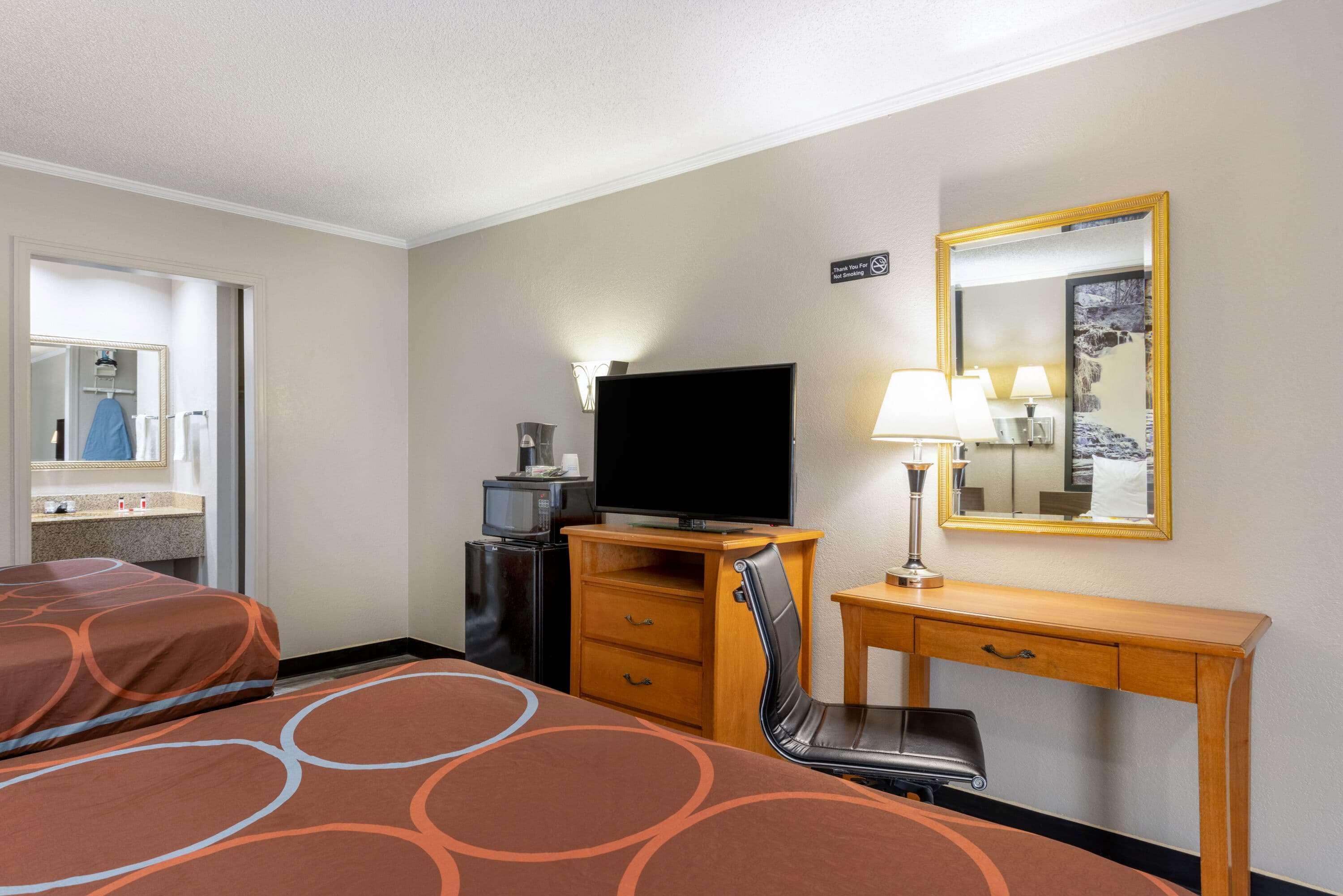 Super 8 By Wyndham Kansas City Airport North מראה חיצוני תמונה