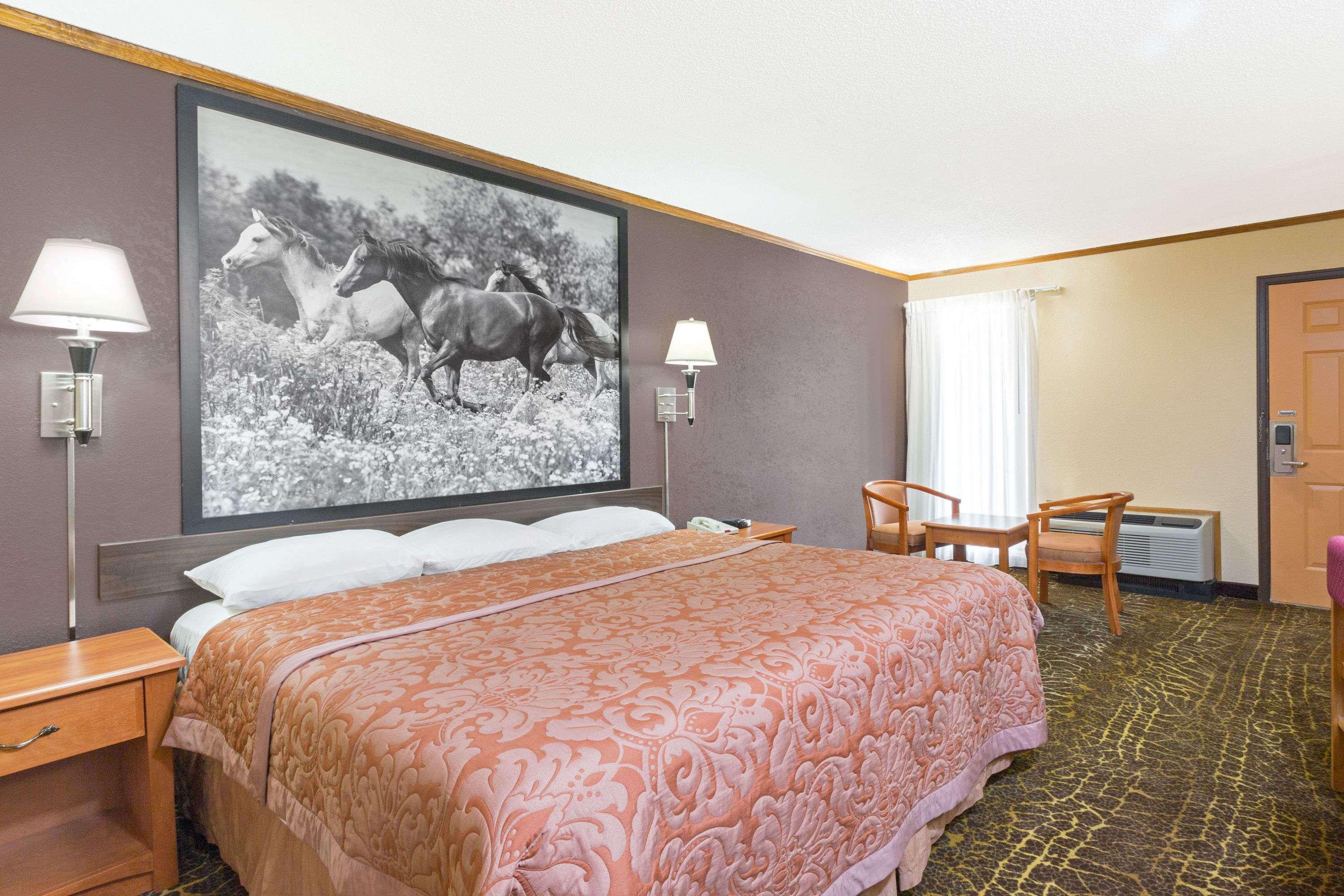 Super 8 By Wyndham Kansas City Airport North מראה חיצוני תמונה