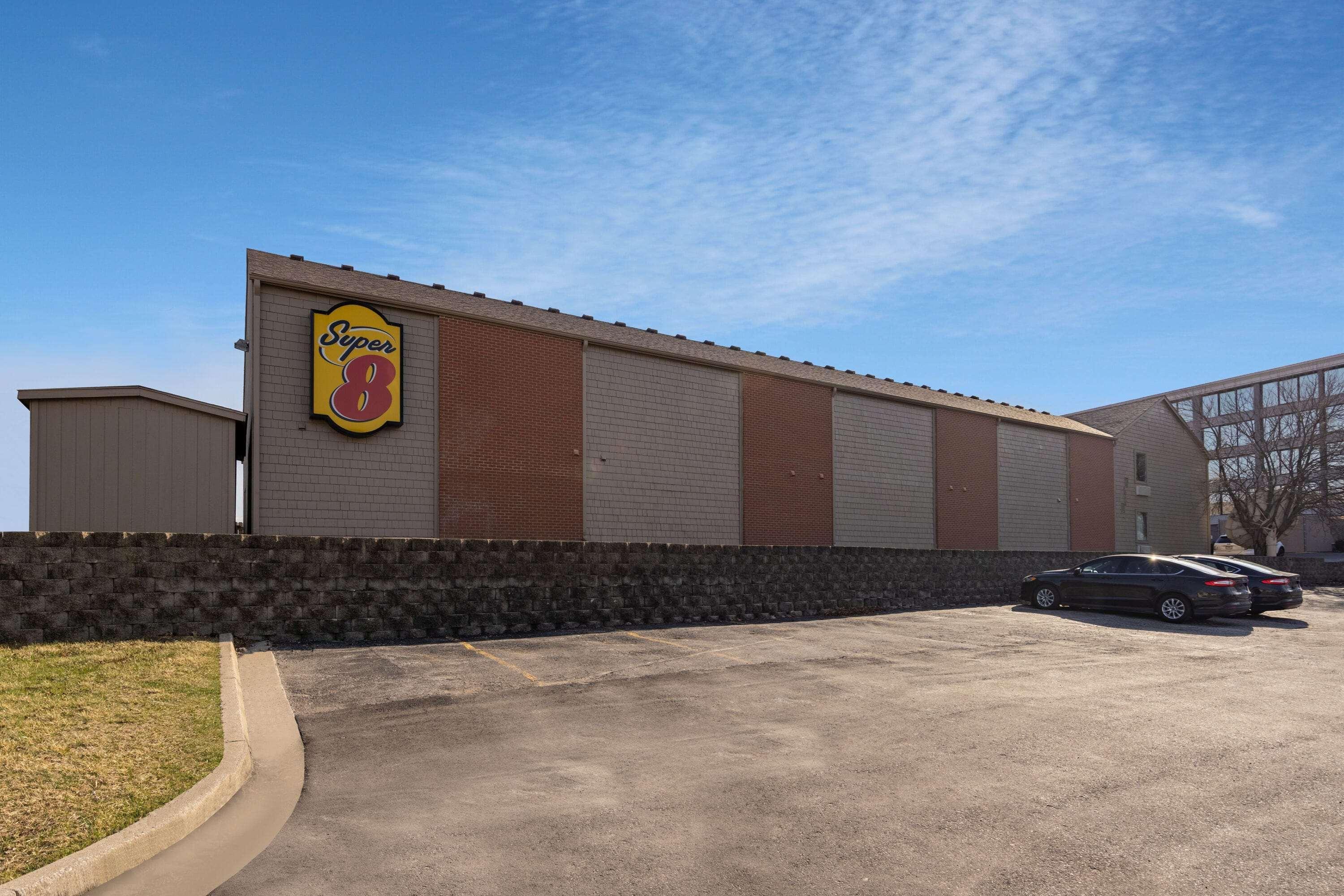 Super 8 By Wyndham Kansas City Airport North מראה חיצוני תמונה