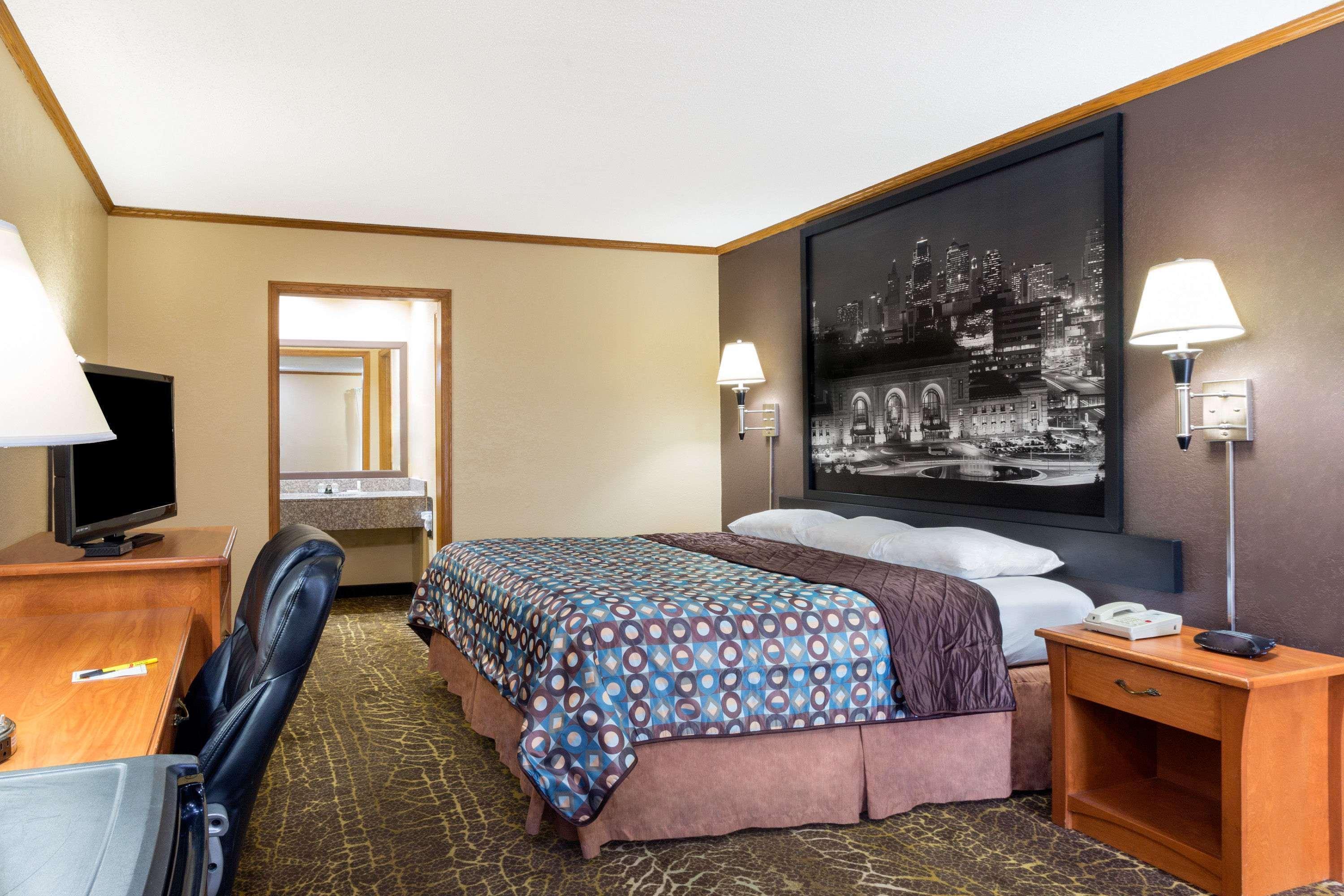 Super 8 By Wyndham Kansas City Airport North מראה חיצוני תמונה