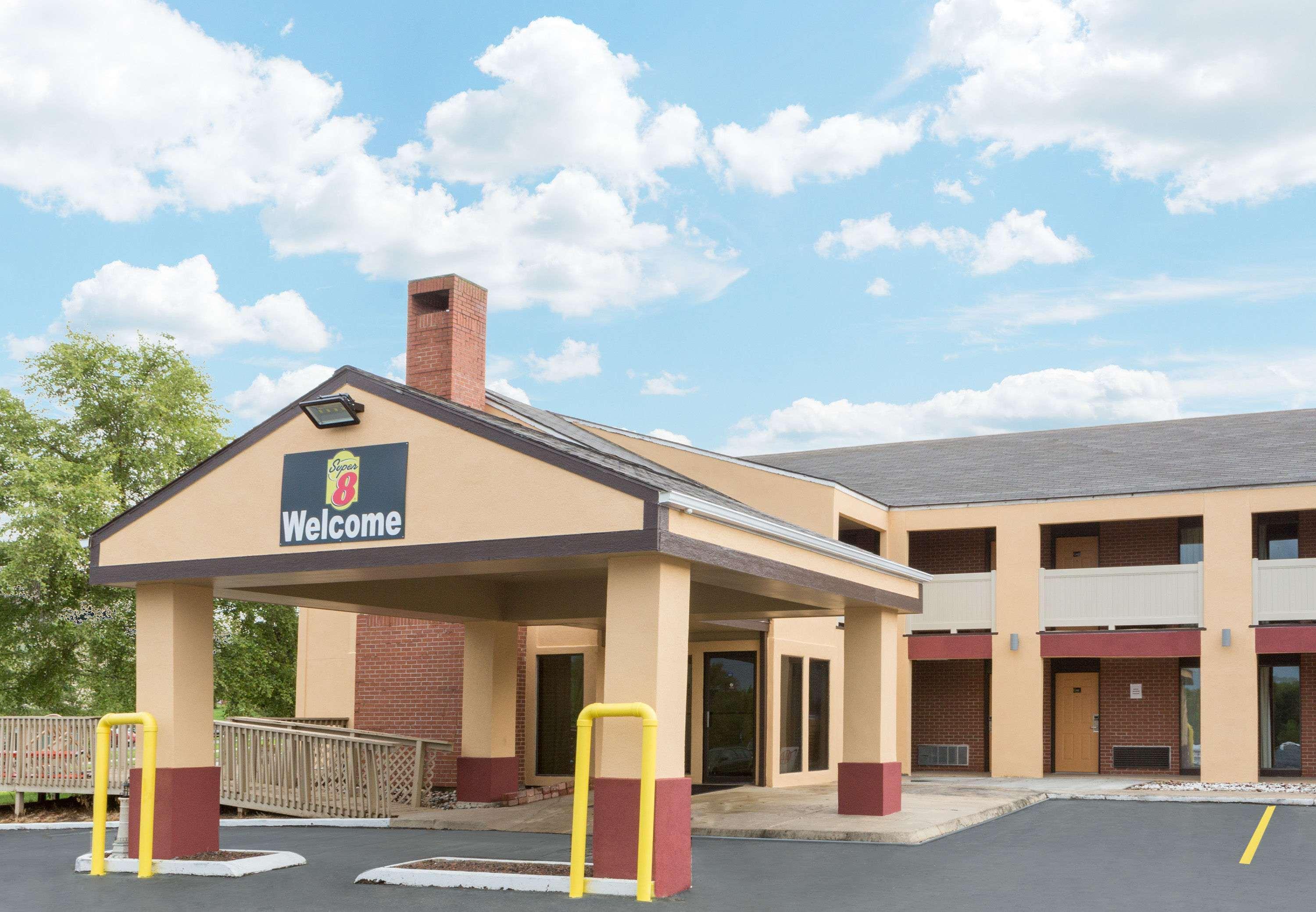 Super 8 By Wyndham Kansas City Airport North מראה חיצוני תמונה