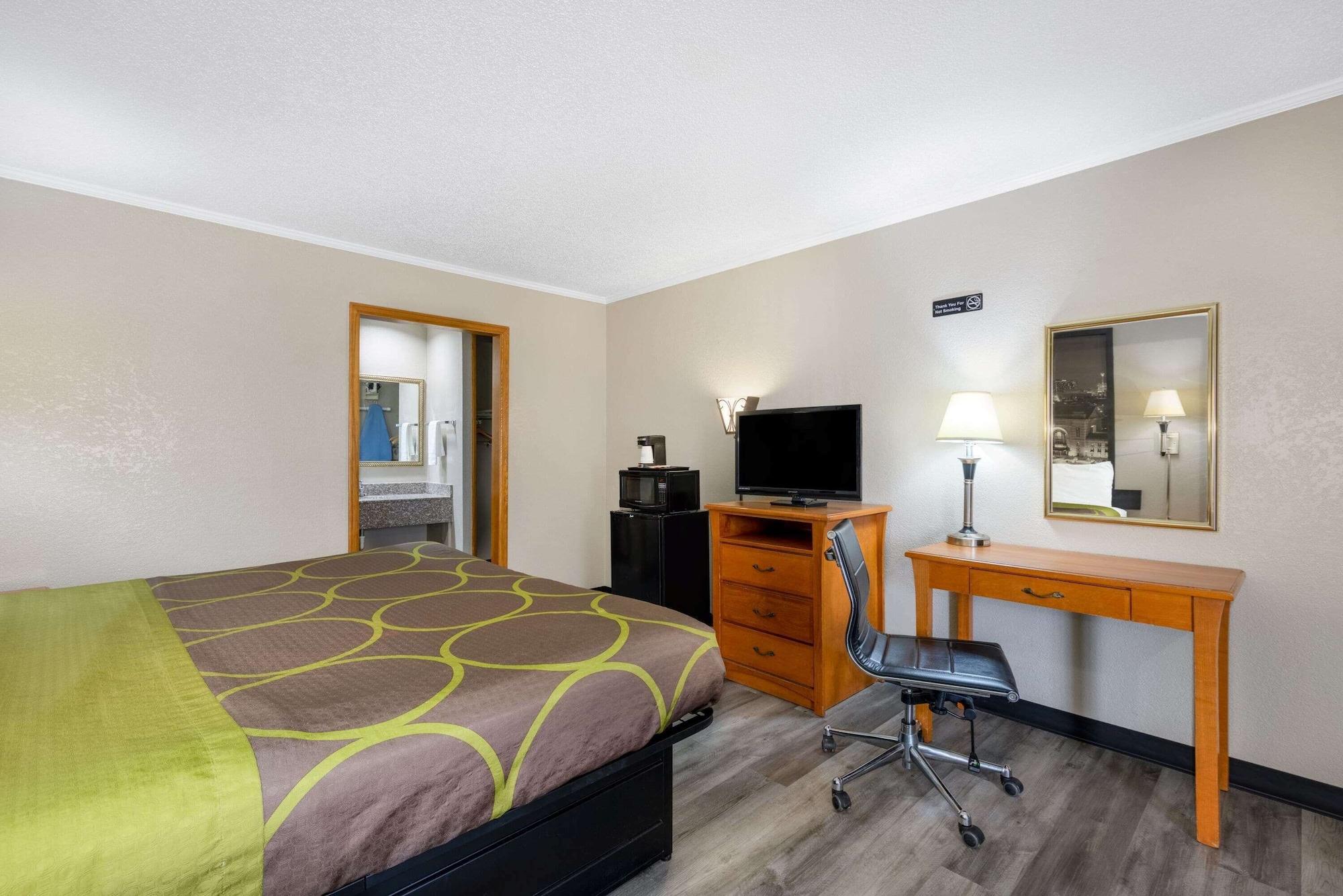 Super 8 By Wyndham Kansas City Airport North מראה חיצוני תמונה