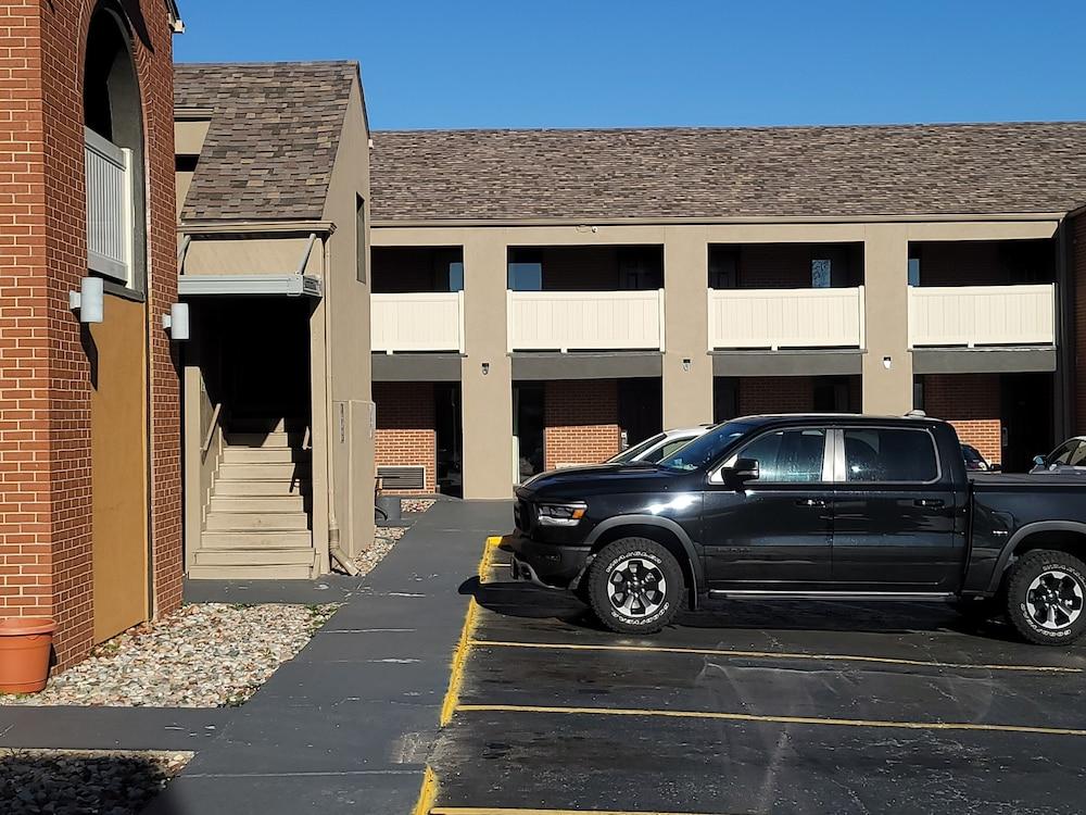 Super 8 By Wyndham Kansas City Airport North מראה חיצוני תמונה