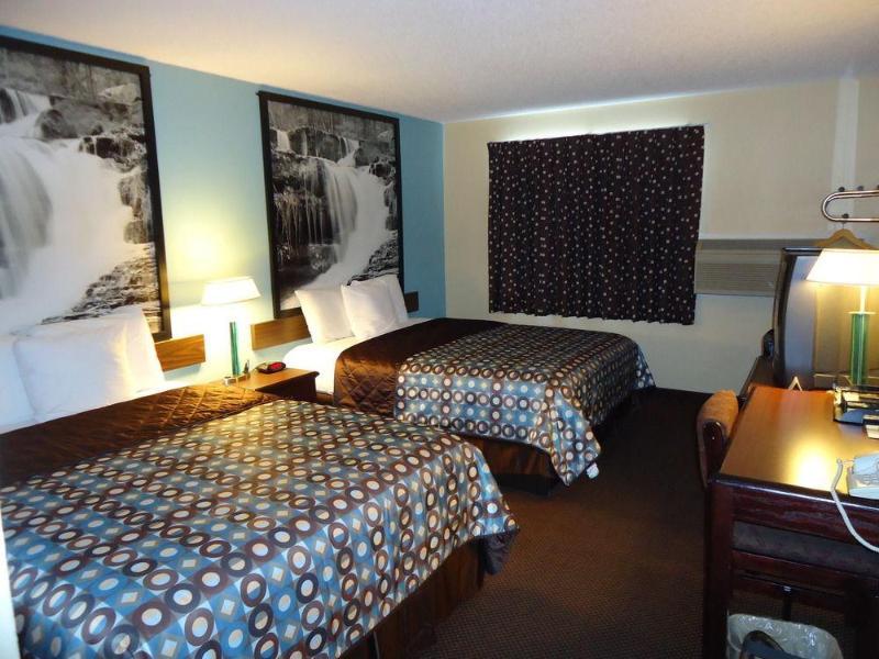Super 8 By Wyndham Kansas City Airport North מראה חיצוני תמונה