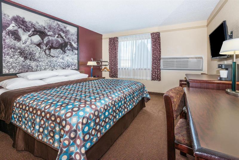 Super 8 By Wyndham Kansas City Airport North מראה חיצוני תמונה
