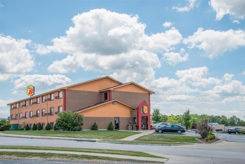 Super 8 By Wyndham Kansas City Airport North מראה חיצוני תמונה