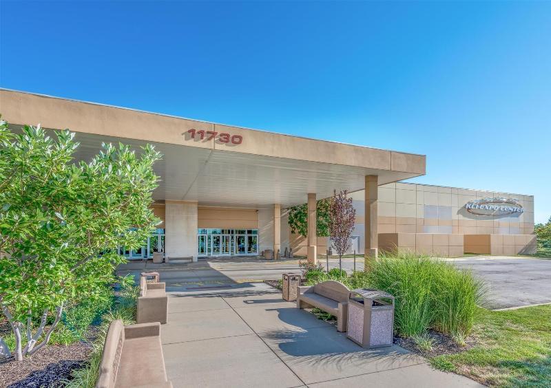 Super 8 By Wyndham Kansas City Airport North מראה חיצוני תמונה